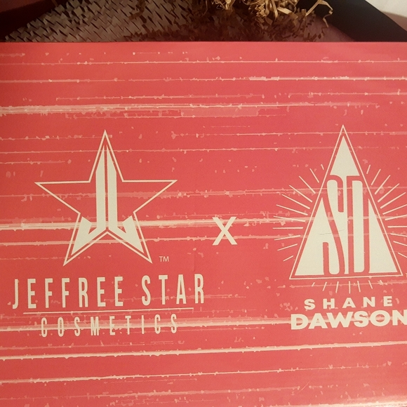 BNIB✨Jeffree Star Conspiracy Pink Piggy Bundle ✨🐖💗 - Picture 2 of 6